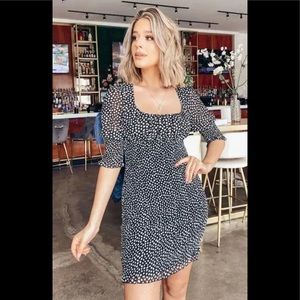 BRAND NEW Vestique black&white dress (M)